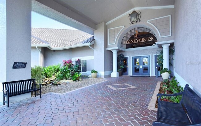 Building Photo - 9620 Club S Cir