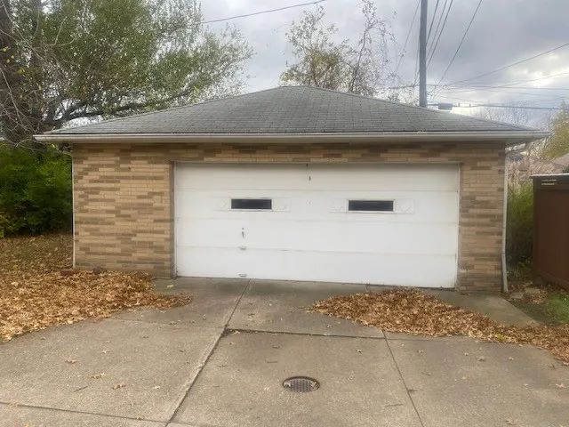 Garage - 1725 Brookview Blvd