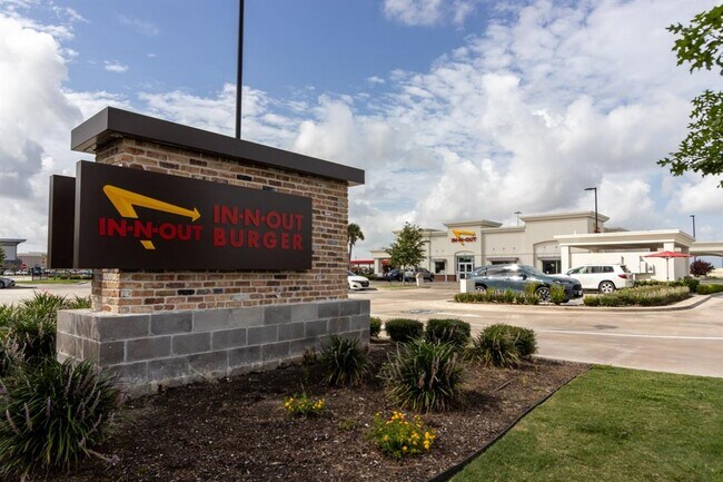 Building Photo - 250 El Dorado Blvd