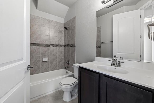Building Photo - 505 Fair Oaks Dr