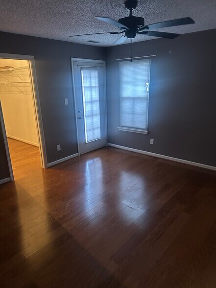 Building Photo - 5080 Heathglen Cir