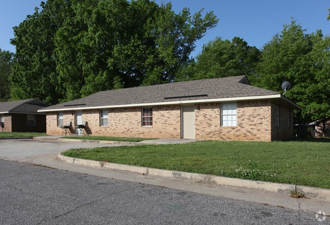 Primary Photo - Pine Hurst Homes