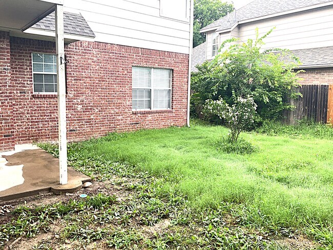 Building Photo - 513 N Sweet Gum Ave