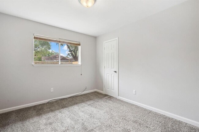 Building Photo - 4023 Broken Elm Dr