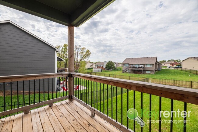 Building Photo - NOVEMBER FREE RENT!! 5 Bedroom 3 Bath Home...