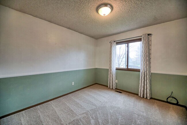 Building Photo - 4-Bedroom Home Near CSU | Fenced Yard & 2-Car Garage