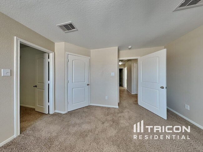 Building Photo - 900 American Monarch Dr