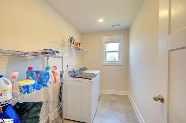 Building Photo - 542 Silverado Ave