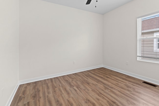 Building Photo - 4448 Evanston Ave