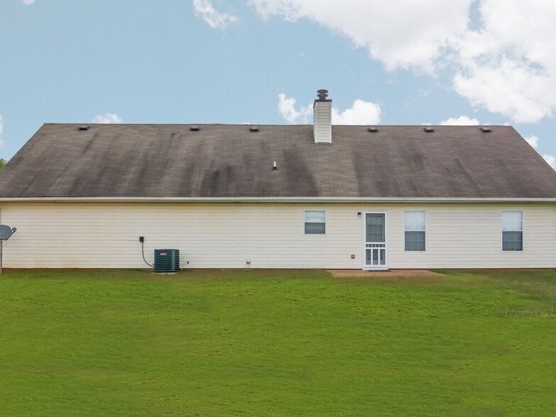 Building Photo - 1136 Larkspur Dr