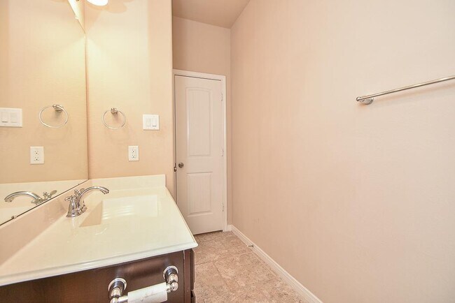 Building Photo - 8806 Alicia Dr