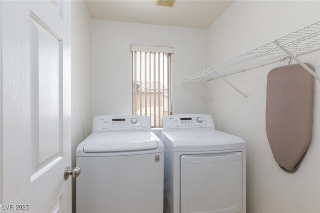 Building Photo - 7859 Windhamridge Dr
