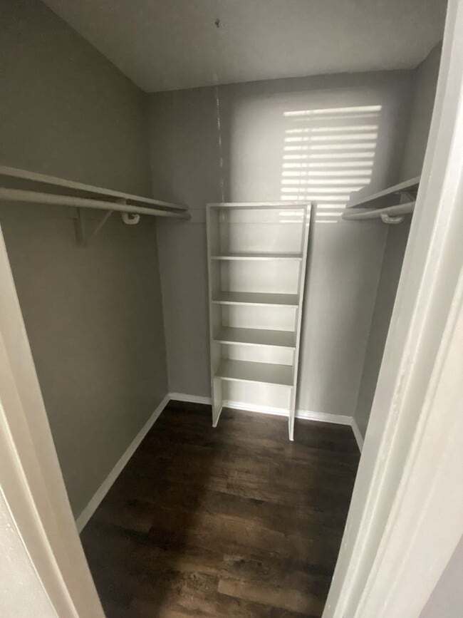 Building Photo - Spacious three bedroom condo