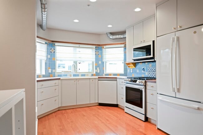 Building Photo - 11560 Stone Ave N