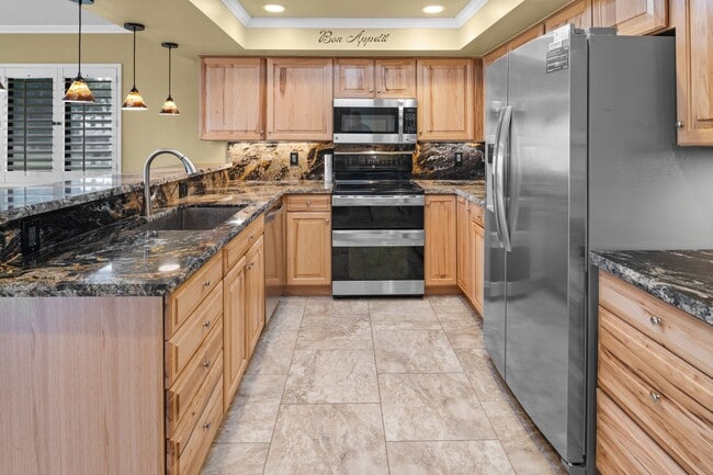 Building Photo - Your Oasis Awaits!