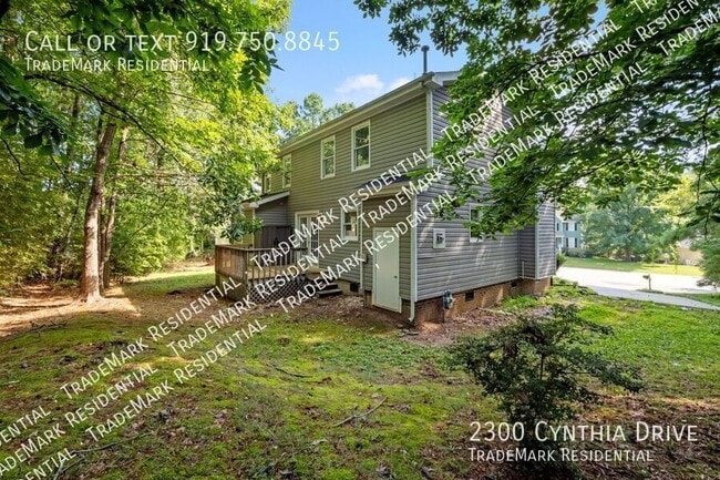 Building Photo - 2300 Cynthia Dr