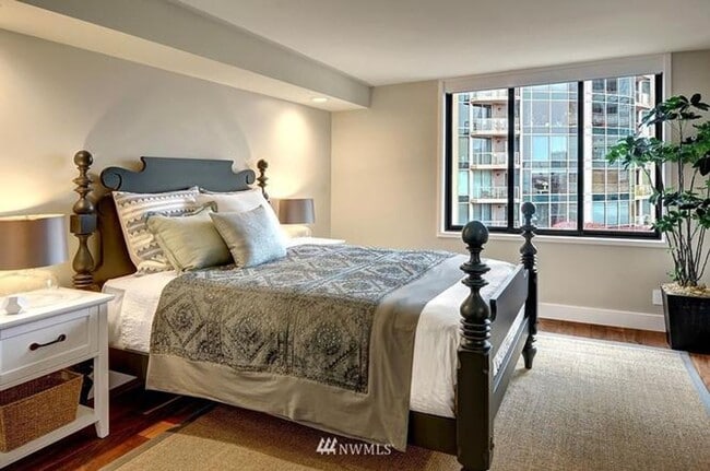 Building Photo - 2Bd/2Ba Seattle Condo
