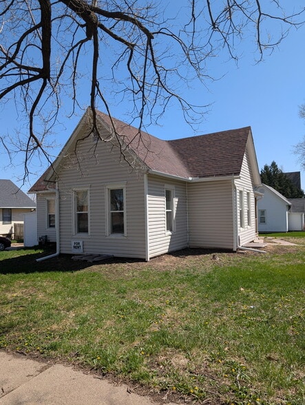 Building Photo - 221 Lincoln St