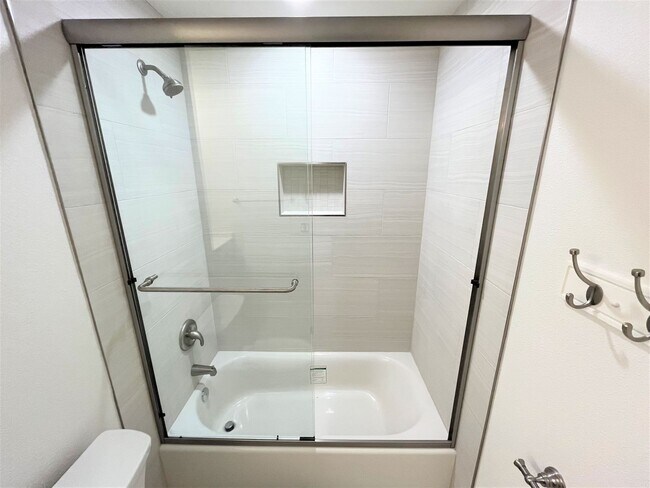 Building Photo - Light & Bright, Remodeled 3BD/1.5BA w/ 1 Car Garage, Comm Pool, Park and Greenbelts