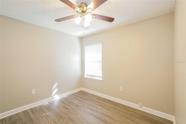 Building Photo - 5007 Swallow Dr