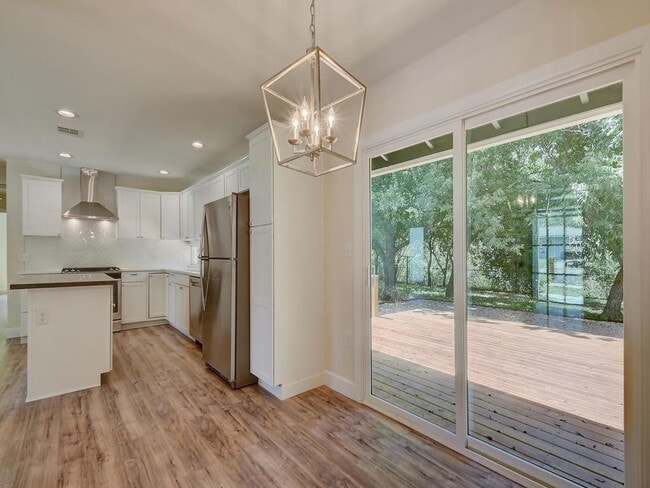 Building Photo - Fantastic Home - Windsor Park