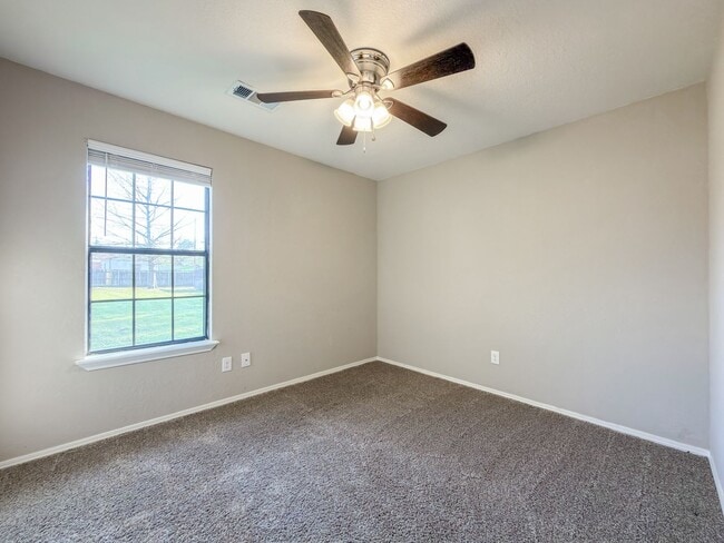 Building Photo - 700 Cedar Ln