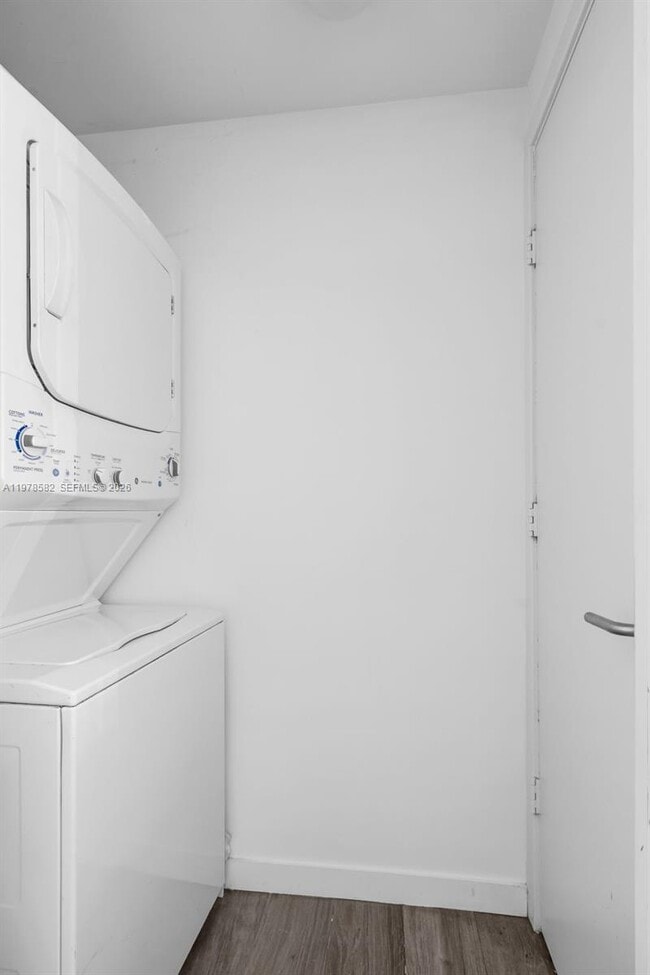 Building Photo - 1100 S Miami Ave