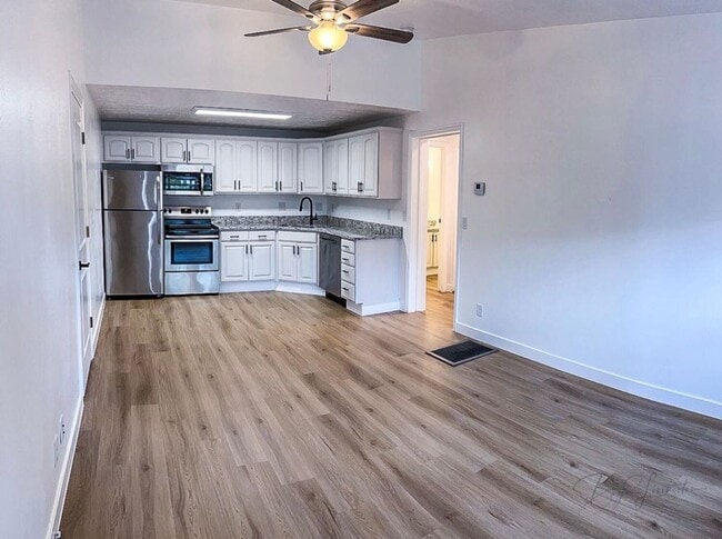Building Photo - 2 BEDROOM CONDO AVAILABLE FOR RENT!