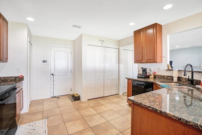 Building Photo - 5780 Dornich Dr