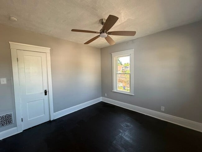 Building Photo - Four bedrooms. A sunroom. A fenced yard. A garage. Your next home is ready to be discovered!