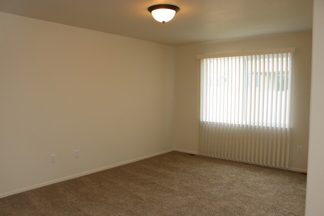 Building Photo - 3 bedroom, 2 bath in Severance!