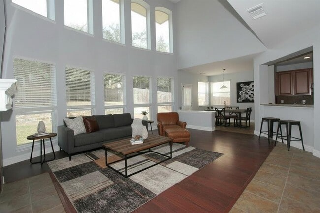 Primary Photo - 12513 Capitol Saddlery Trail