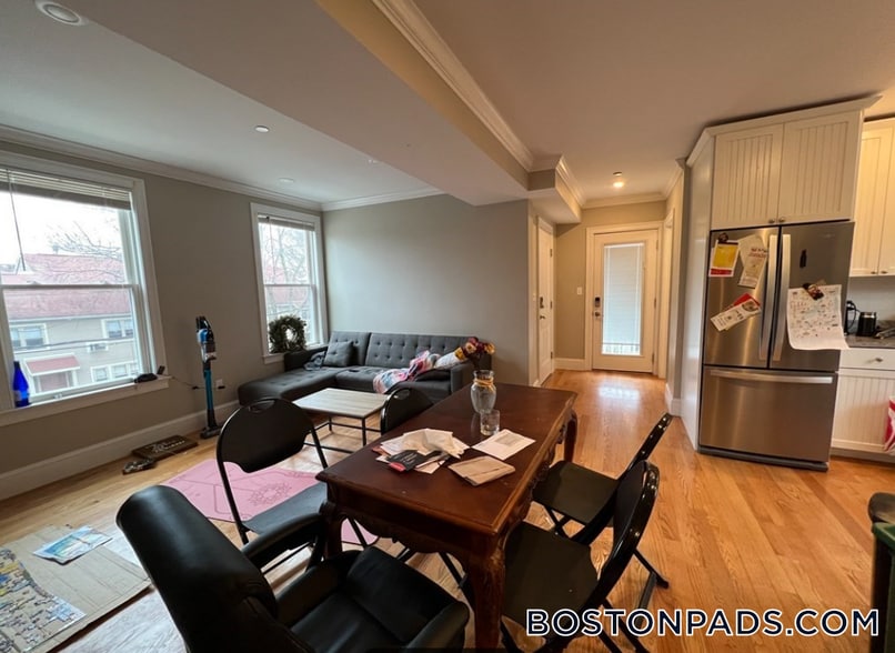 Building Photo - 183 River St