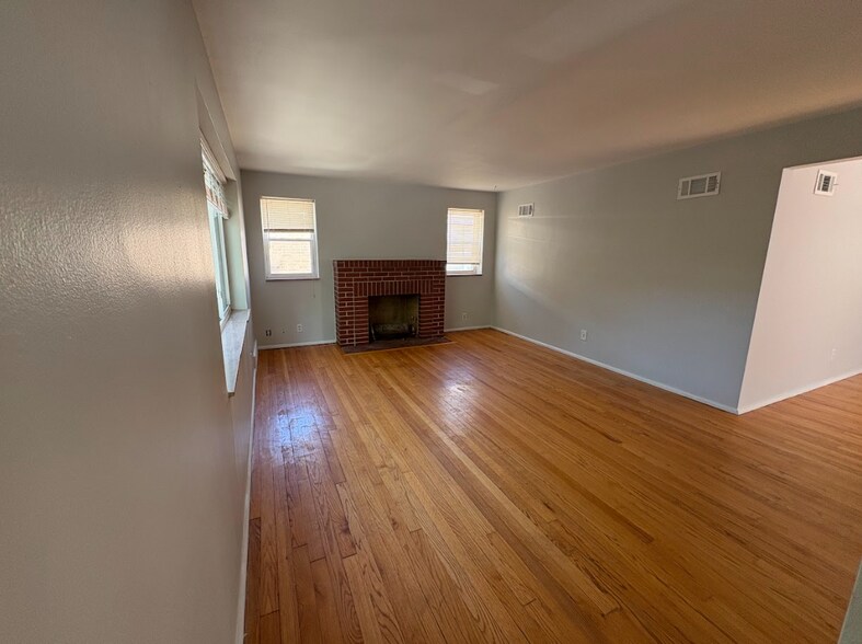 Building Photo - 7055 Amherst Ave