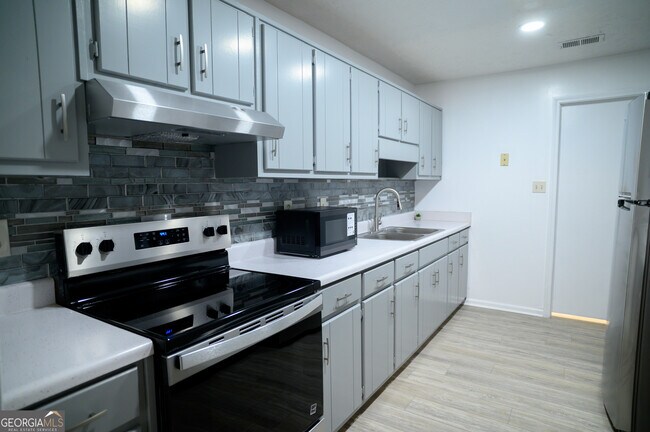 Building Photo - 390 Stoneridge Way