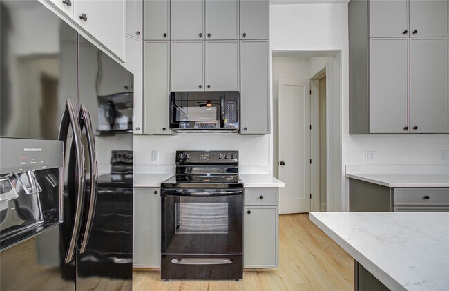 Building Photo - 1506 McKee St