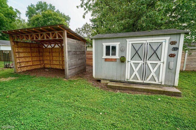 Building Photo - 3 br, 1.5 bath House - 325 Main Street