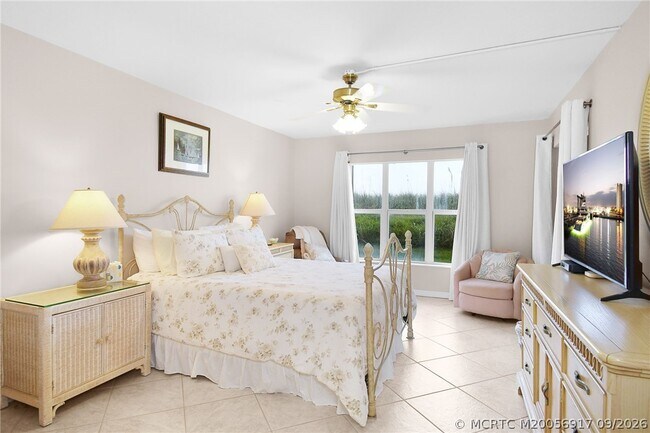 Building Photo - 10200 S Ocean Dr