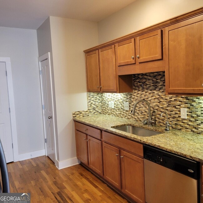 Building Photo - 1111 Surrey Ln