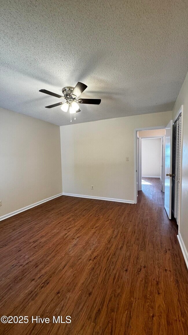 Building Photo - 218 Cedar Crk Dr