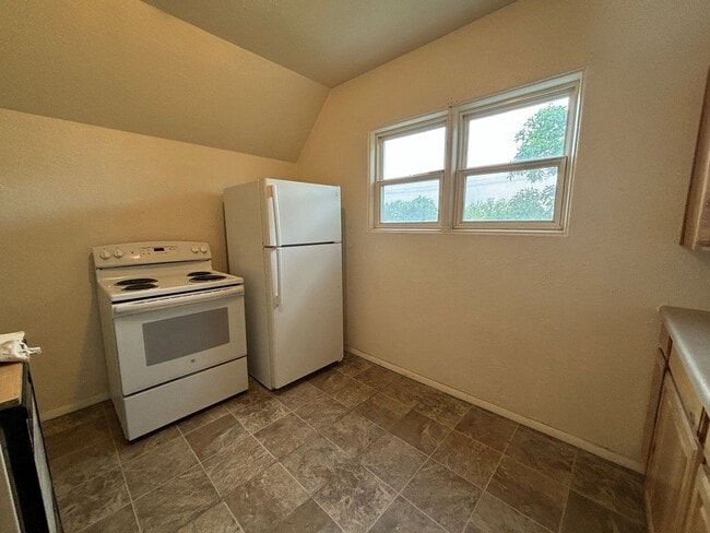 Building Photo - 1418 Phoenix Ave