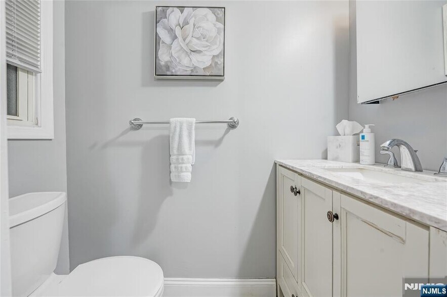 Building Photo - 194 Delmar Ave