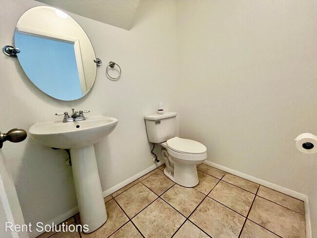 Building Photo - 2 br, 2.5 bath House - 715 Kensington Lake...