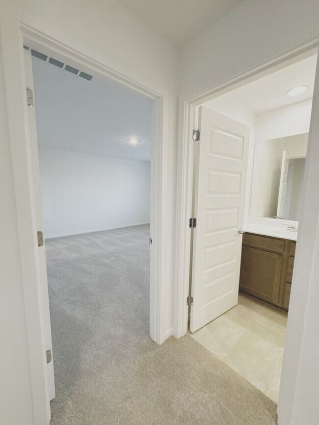 Building Photo - NEW 5 BEDROOM 3 BATHROOM HOME AVILABLE FOR RENT!