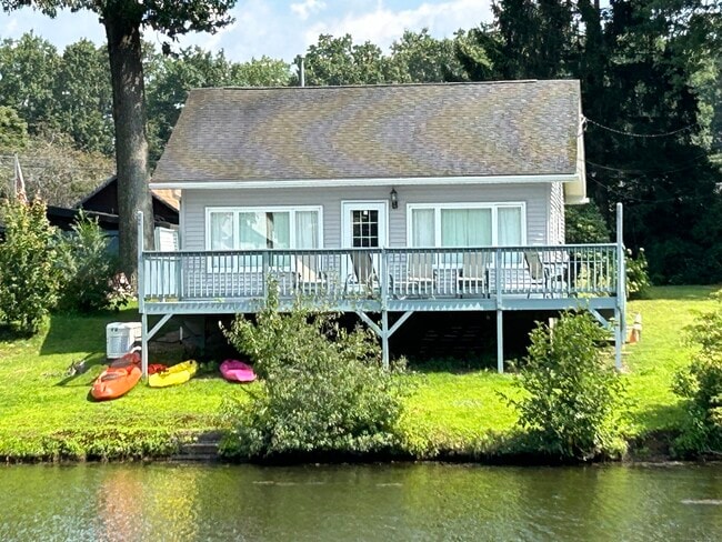 Building Photo - 153 Cottage Rd