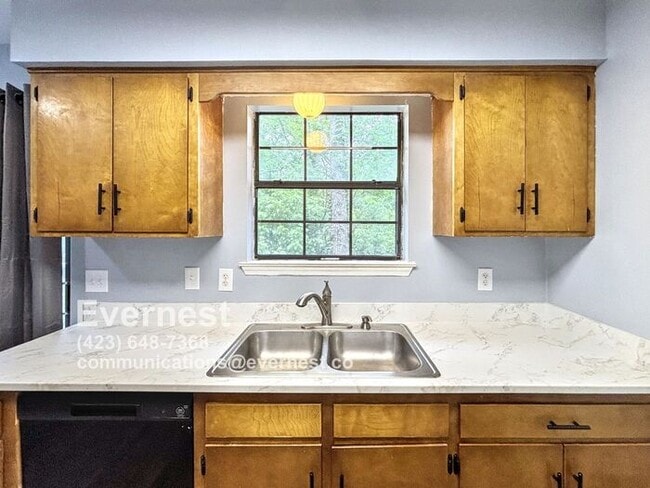 Building Photo - 1-Bedroom, 1-Bathroom Apartment in Conveni...