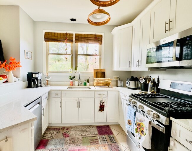 Building Photo - 3832 Charles Ave