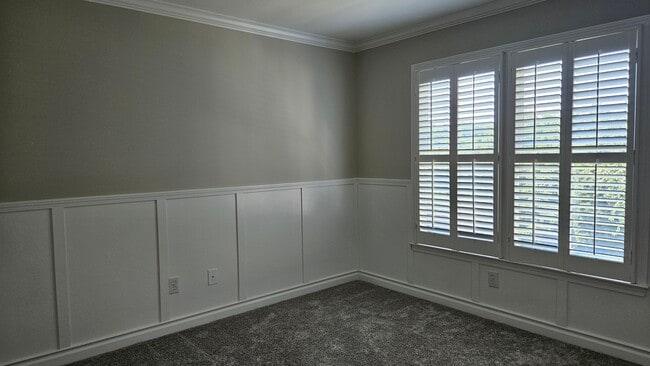 Building Photo - 1680 Heritage Dr