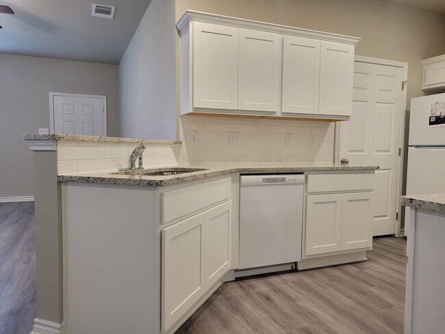 Building Photo - 1606 Pontotoc