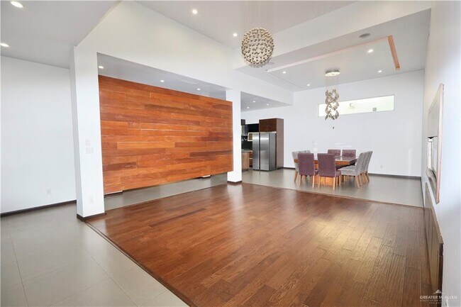 Building Photo - 28 Grovewood Ave